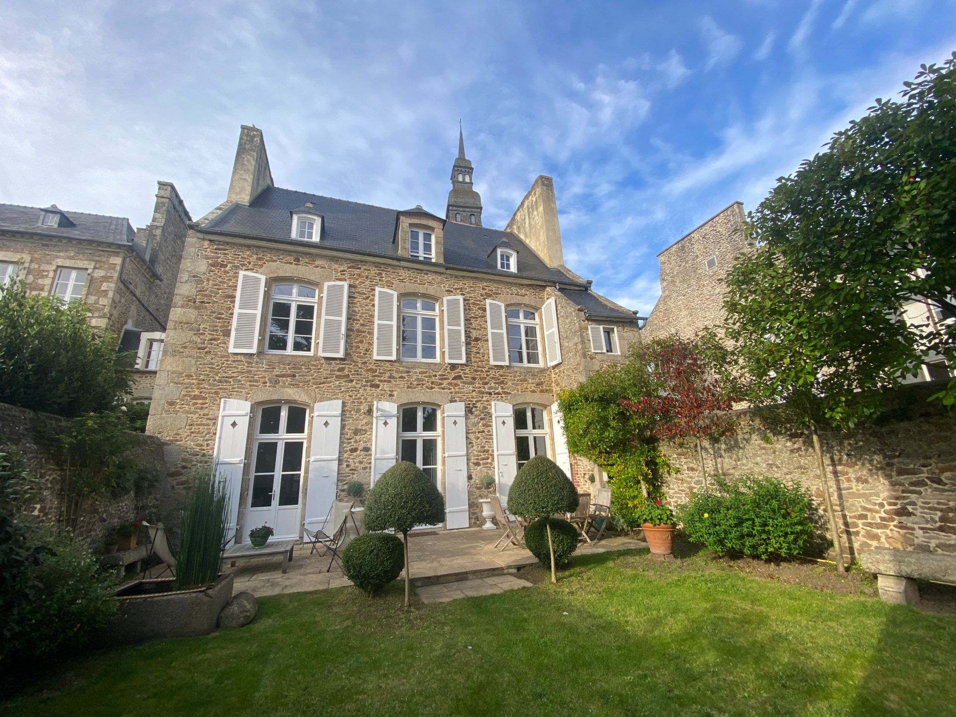 Sale House Dinan (22100) 217 m²